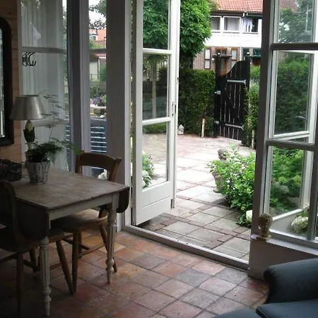 Huis 펜션 Muiderberg