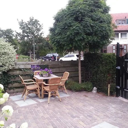 Huis 펜션 Muiderberg